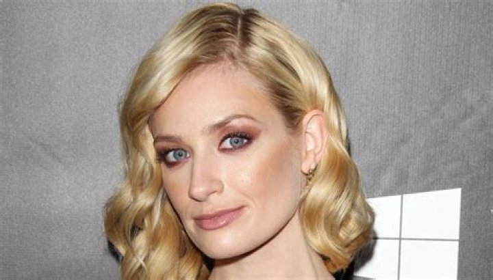 Beth Behrs Bra, Size, Age, Weight, Height, Measurements