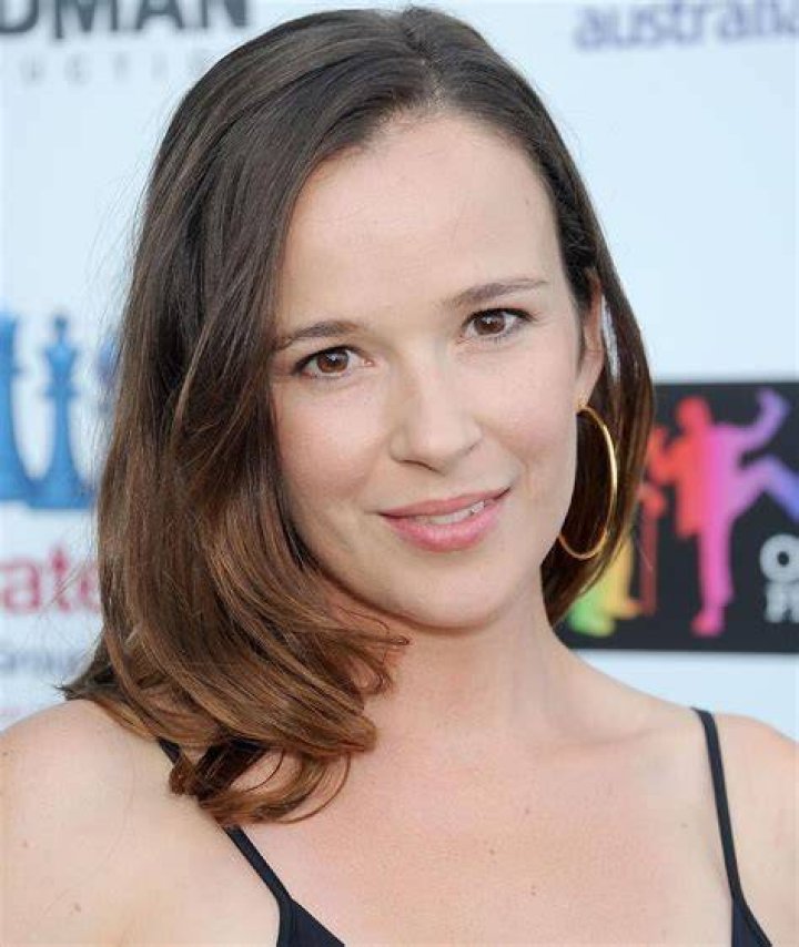 Claire van der Boom