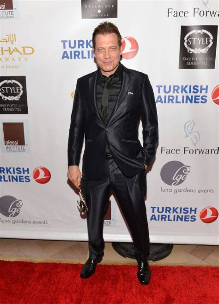 Holt McCallany Net Worth